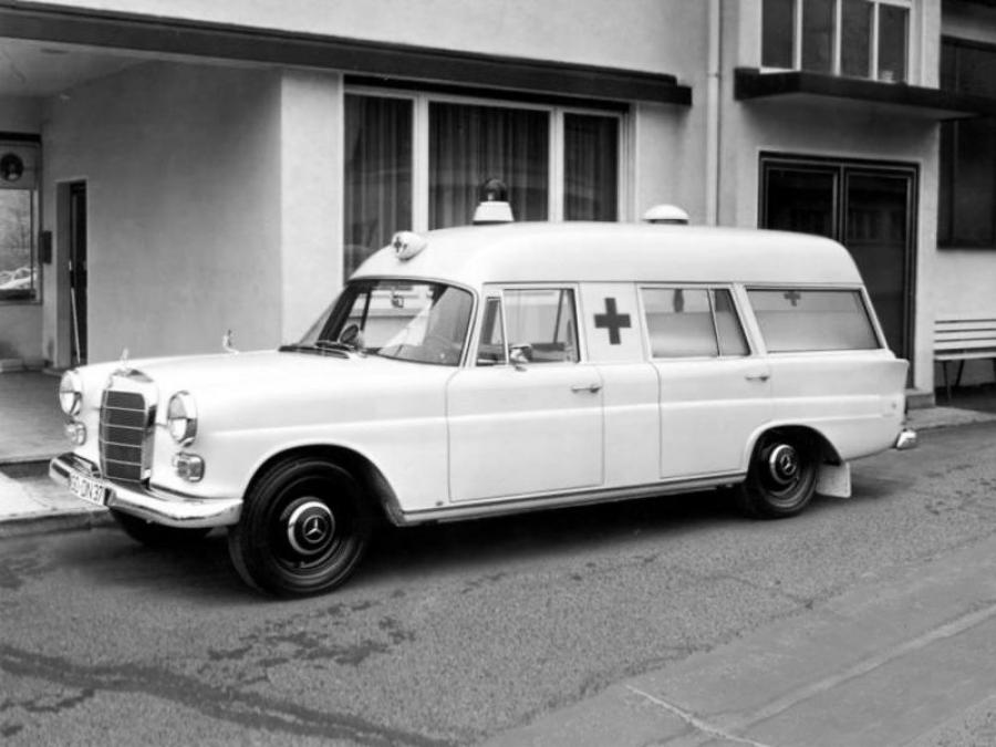  Mercedes-Benz 200 D Binz KTW 1965 года  (фото 2 из 2)
